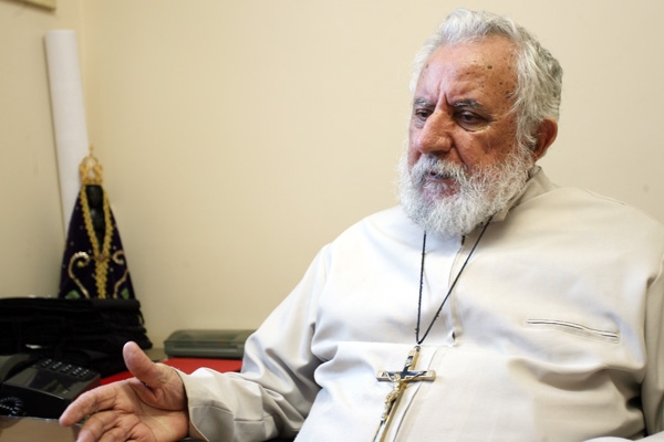 O padre José Afonso Dé, 75, acusado dos crimes de estupro de vulnerável e violação sexual mediante fraude contra adolescentes frequentadores da Paróquia São Vicente de Paulo, no Tropical